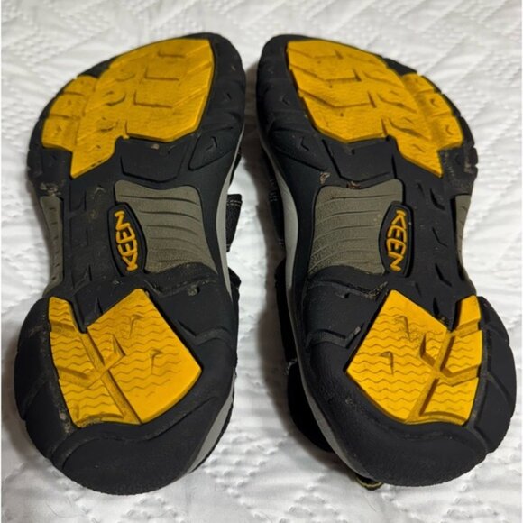 Keen Newport H2 Men Size 9 Black All Terrain Close Toe Activewear Sporty Sandals main image 9
